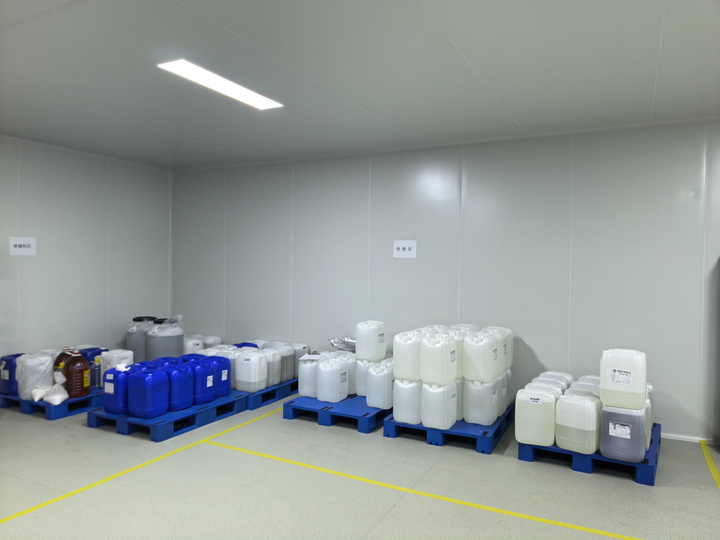 Raw material containers in the storage area